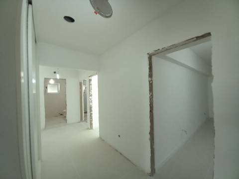 Apartamento T4 em remodelação no Forte da Casa