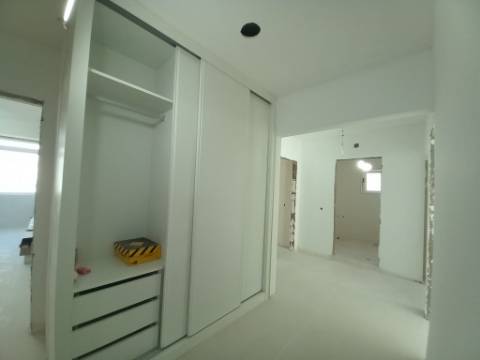 Apartamento T4 em remodelação no Forte da Casa