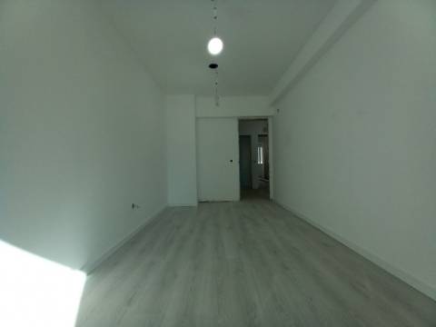 Apartamento T4 em remodelação no Forte da Casa