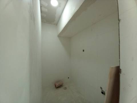 Apartamento T4 em remodelação no Forte da Casa