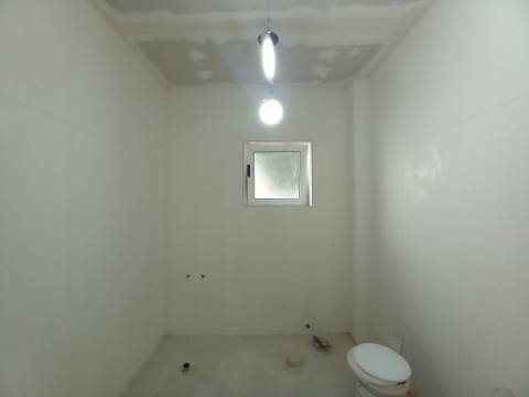 Apartamento T4 em remodelação no Forte da Casa