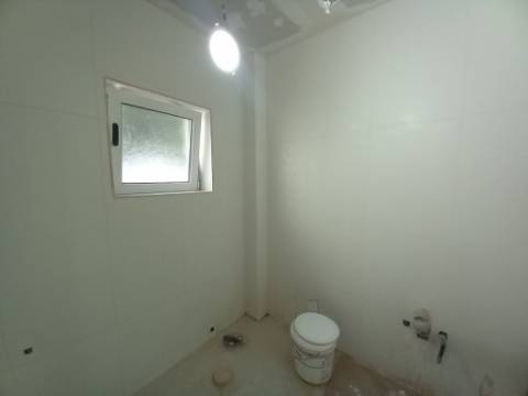 Apartamento T4 em remodelação no Forte da Casa