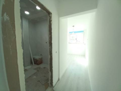 Apartamento T4 em remodelação no Forte da Casa