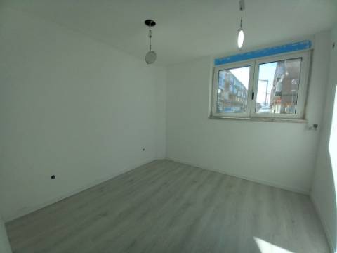 Apartamento T4 em remodelação no Forte da Casa