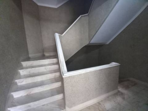 Apartamento T4 em remodelação no Forte da Casa