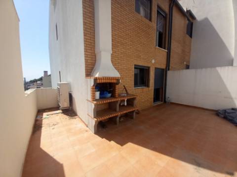 Apartamento T4 Duplex na Castanheira do Ribatejo