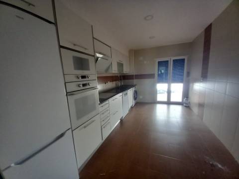 Apartamento T4 Duplex na Castanheira do Ribatejo