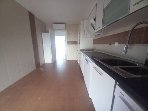 Apartamento T4 Duplex na Castanheira do Ribatejo