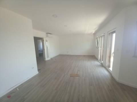 Apartamento T4 Duplex na Castanheira do Ribatejo