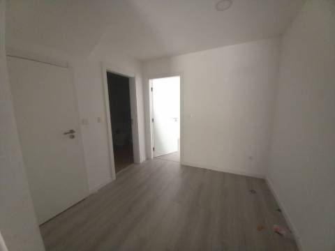 Apartamento T4 Duplex na Castanheira do Ribatejo