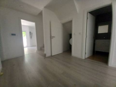 Apartamento T4 Duplex na Castanheira do Ribatejo