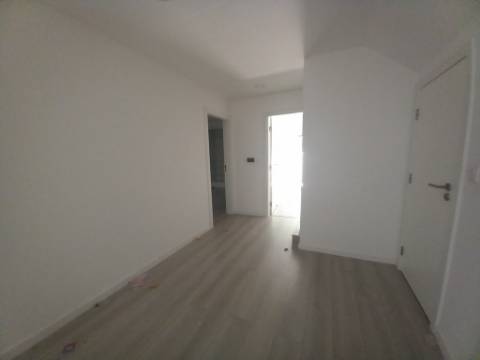 Apartamento T4 Duplex na Castanheira do Ribatejo
