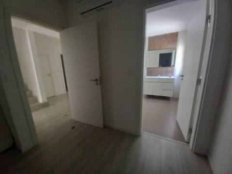 Apartamento T4 Duplex na Castanheira do Ribatejo