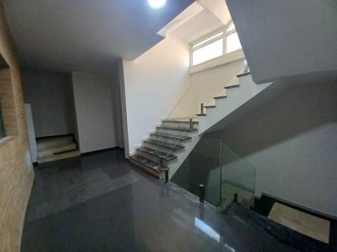 Apartamento T4 Duplex na Castanheira do Ribatejo