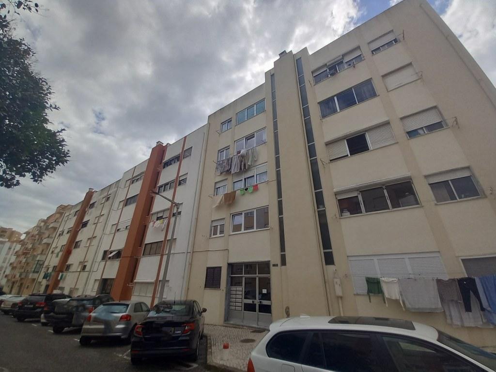 Apartamento T2 Totalmente Remodelado no Carregado