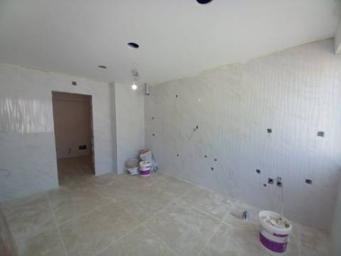 Apartamento T2 Totalmente Remodelado no Carregado