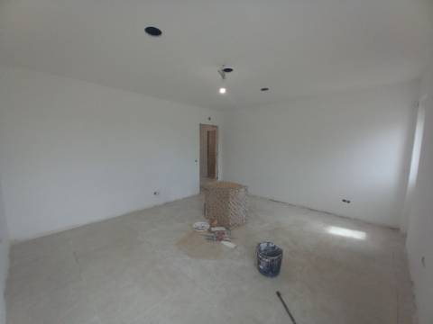 Apartamento T2 Totalmente Remodelado no Carregado