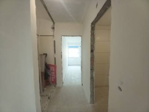 Apartamento T2 Totalmente Remodelado no Carregado