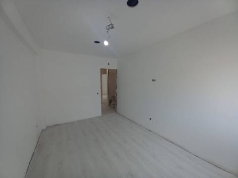 Apartamento T2 Totalmente Remodelado no Carregado