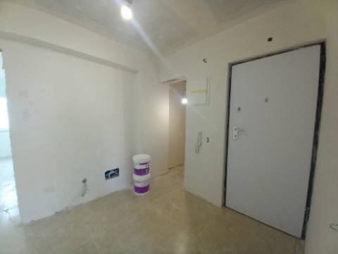 Apartamento T2 Totalmente Remodelado no Carregado