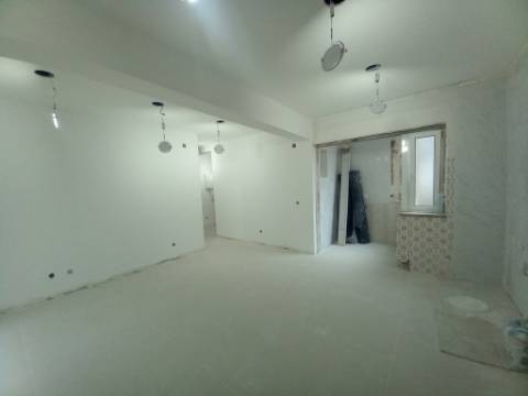 Apartamento T2 em Remodelação no Laranjeiro