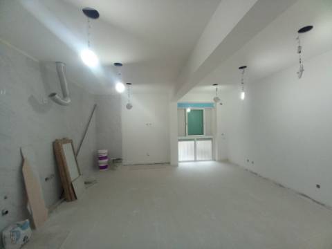 Apartamento T2 em Remodelação no Laranjeiro