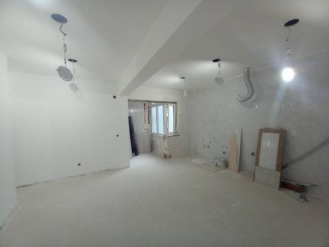 Apartamento T2 em Remodelação no Laranjeiro