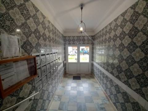 Apartamento T2 em Remodelação no Laranjeiro