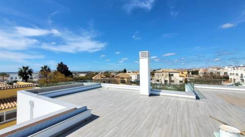 Nova Moradia de Luxo com Piscina e Terraço Panorâmico em Tavira, Algarve, Portugal.