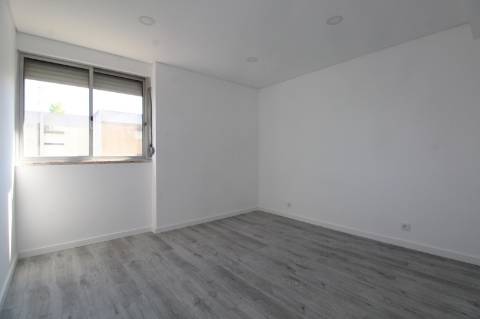 Apartamento T3 para Arrendamento em Benfica