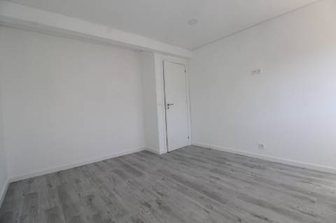 Apartamento T3 para Arrendamento em Benfica