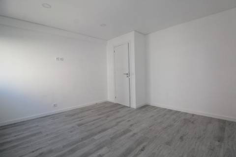 Apartamento T3 para Arrendamento em Benfica