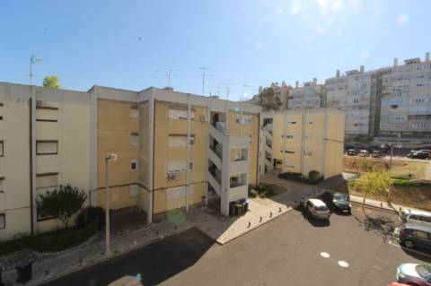 Apartamento T3 para Arrendamento em Benfica