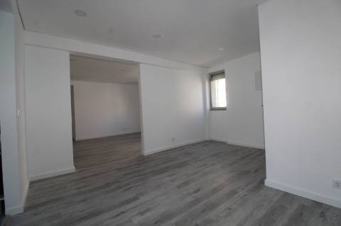 Apartamento T3 para Arrendamento em Benfica