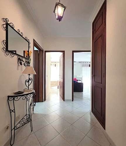 Apartamento T2 com terraço e garagem no centro de Monte Gordo, Algarve.