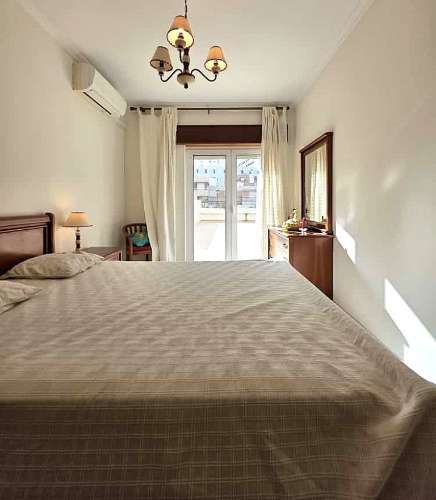 Apartamento T2 com terraço e garagem no centro de Monte Gordo, Algarve.