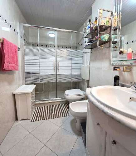 Apartamento T2 com terraço e garagem no centro de Monte Gordo, Algarve.