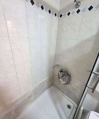 Apartamento T2 com terraço e garagem no centro de Monte Gordo, Algarve.