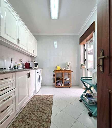 Apartamento T2 com terraço e garagem no centro de Monte Gordo, Algarve.