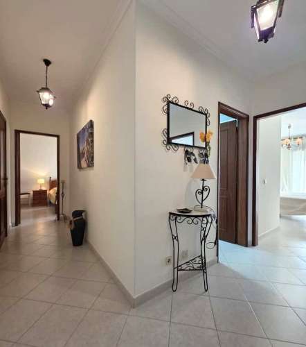 Apartamento T2 com terraço e garagem no centro de Monte Gordo, Algarve.