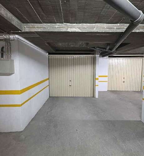 Apartamento T2 com terraço e garagem no centro de Monte Gordo, Algarve.