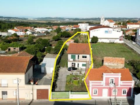 Moradia T4, com terreno, em Lavos, Figueira da Foz