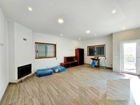 Moradia T4, com terreno, em Lavos, Figueira da Foz