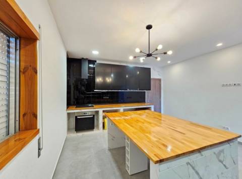 Moradia T4, com terreno, em Lavos, Figueira da Foz