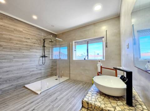 Moradia T4, com terreno, em Lavos, Figueira da Foz