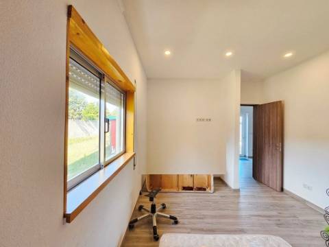 Moradia T4, com terreno, em Lavos, Figueira da Foz