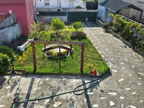Moradia T4, com terreno, em Lavos, Figueira da Foz