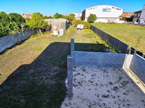 Moradia T4, com terreno, em Lavos, Figueira da Foz