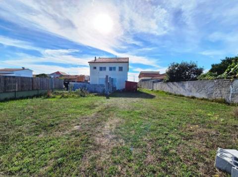 Moradia T4, com terreno, em Lavos, Figueira da Foz