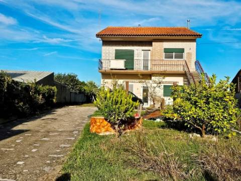 Moradia T4, com terreno, em Lavos, Figueira da Foz